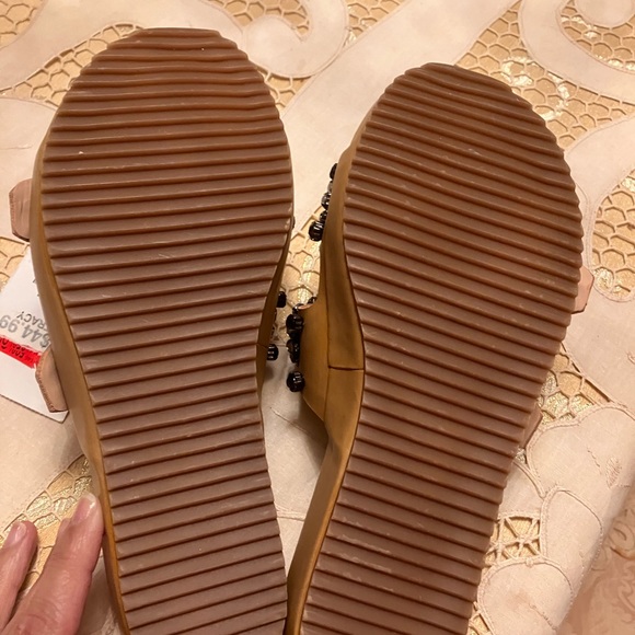 Ellen Tracy sandals - Picture 3 of 5